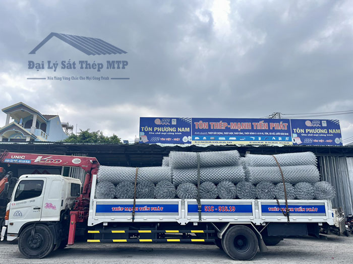 Hình ảnh vận chuyển lưới rào B40 ra công trình cho khách hàng ảnh 4