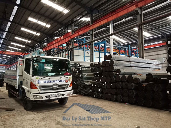 Hình ảnh vận chuyển thép ống ra công trình cho khách hàng ảnh 9