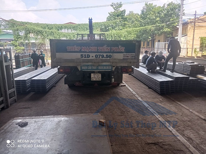 Hình ảnh vận chuyển xà gồ C, xà gồ Z ra công trình cho khách hàng ảnh 2