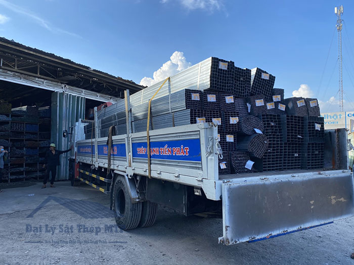 Hình ảnh vận chuyển thép hộp ra công trình cho khách hàng ảnh 9