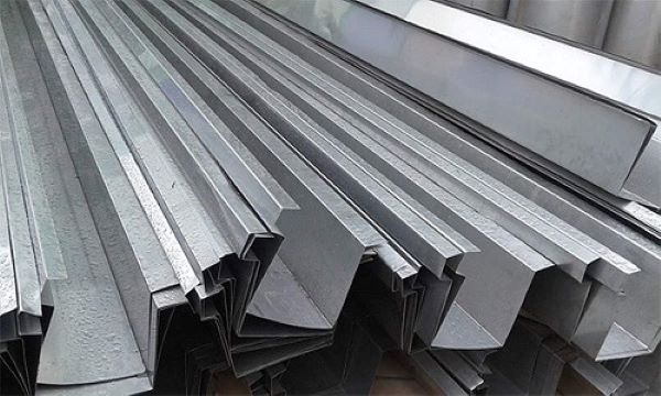 Mức giá tôn diềm hiện nay trên thị trường Việt Nam như thế nào?