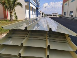 Tôn cliplock là dòng tôn thường được cán theo biên dạng cliplock