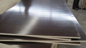 Cấu tạo chính của ván ép phủ phim 11 ly là keo, ruột gỗ và phim phủ